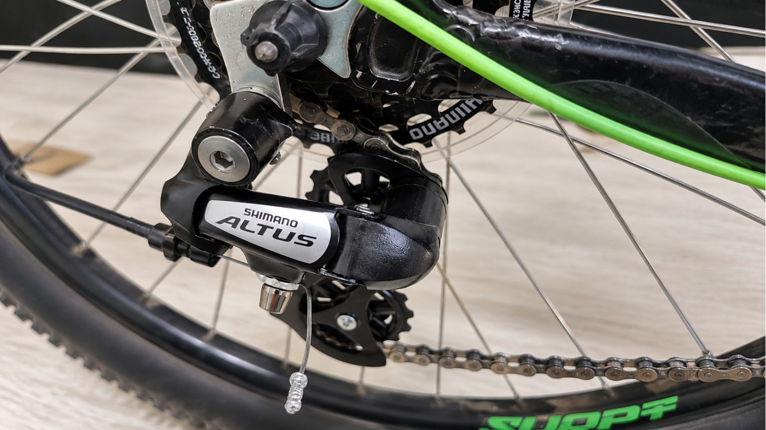 Трансмиссия Shimano Altus на велосипеде