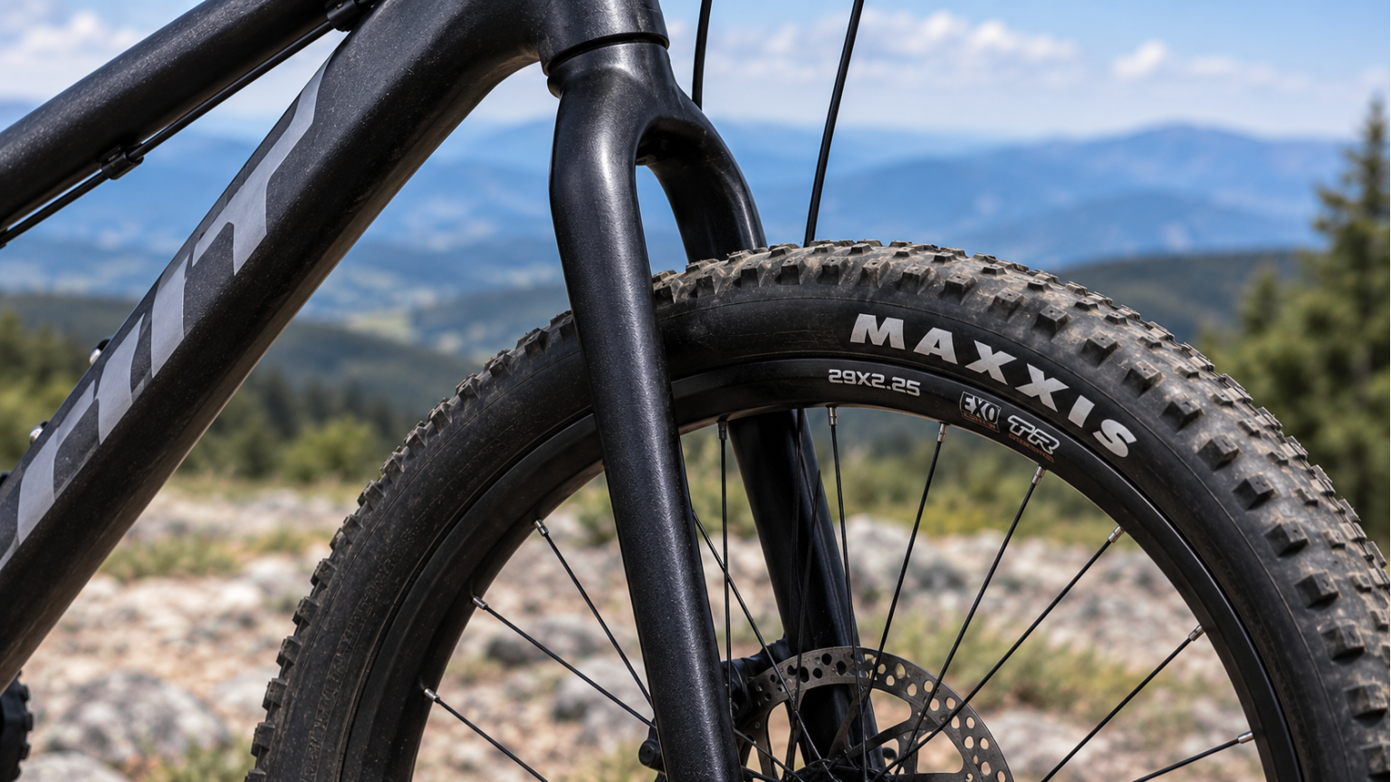 Жёсткая вилка велосипеда крупным планом